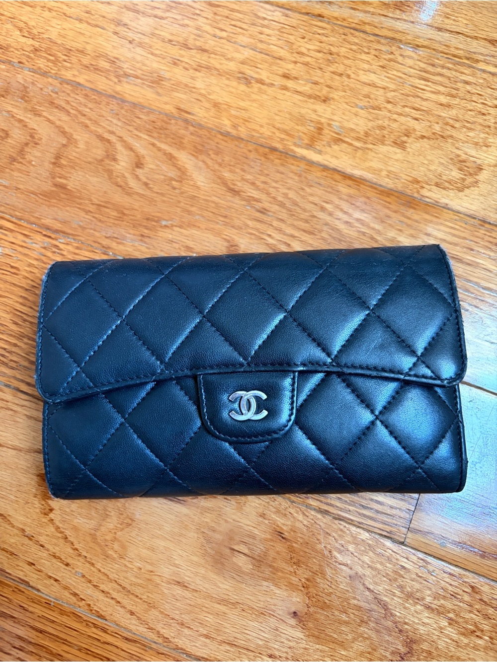CHANEL vintage Black Quilted lambskin Wallet with CC Logo